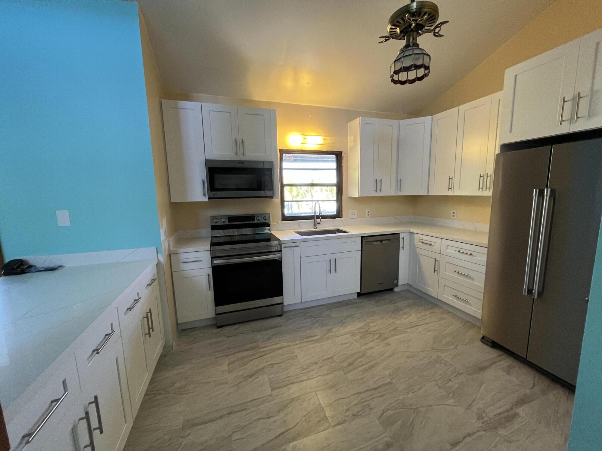 100 3rd Lane Key Largo, FL 33037 - Photo 5 of 14 1003rd_kitchen1