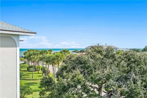 a view of a back yard