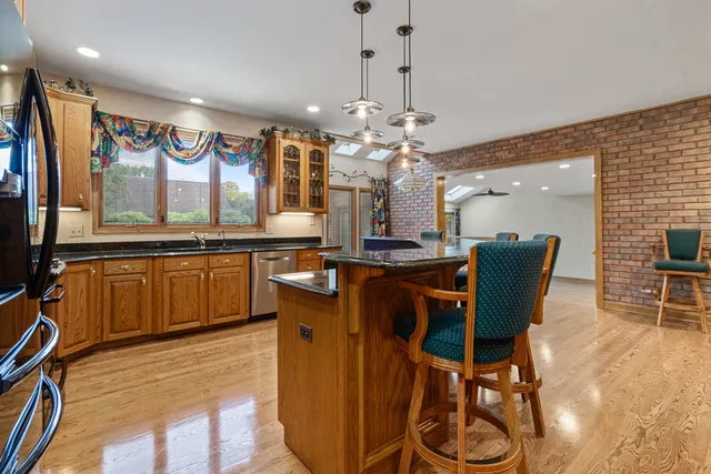 $1,199,999 | 807 Hitchcock Avenue, Lisle, IL 60532