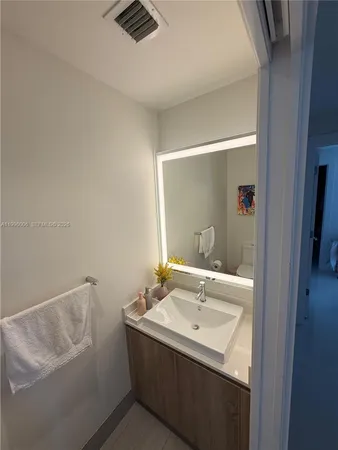 $5,300 | 2960 Northeast 207th Street, Unit 1101, Aventura, FL 33180