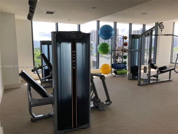 $5,300 | 2960 Northeast 207th Street, Unit 1101, Aventura, FL 33180