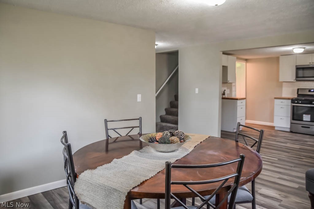 3500 Wadsworth Road Barberton, OH 44203 - Photo 3 of 19 Dining room