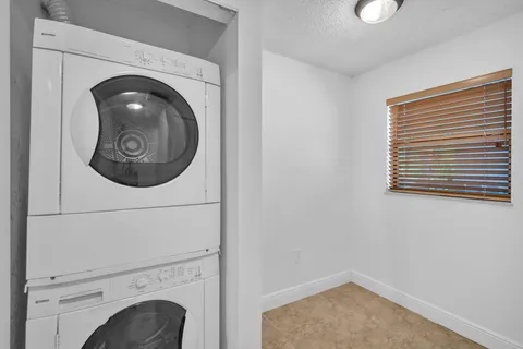 $260,000 | 1021 Mockingbird Lane, Unit 303, Plantation, FL 33324