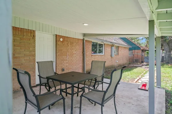 a view of a house with backyard and sitting area