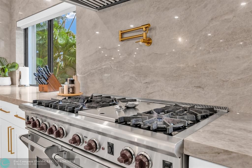 319 South Riverside Drive Pompano Beach, FL 33062 - Photo 17 of 98 a close view of stove top oven