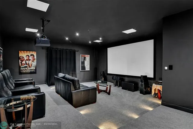 a view of a yard in front of house