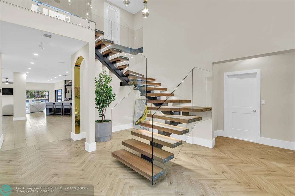 319 South Riverside Drive Pompano Beach, FL 33062 - Photo 10 of 98 a view of entryway and hall