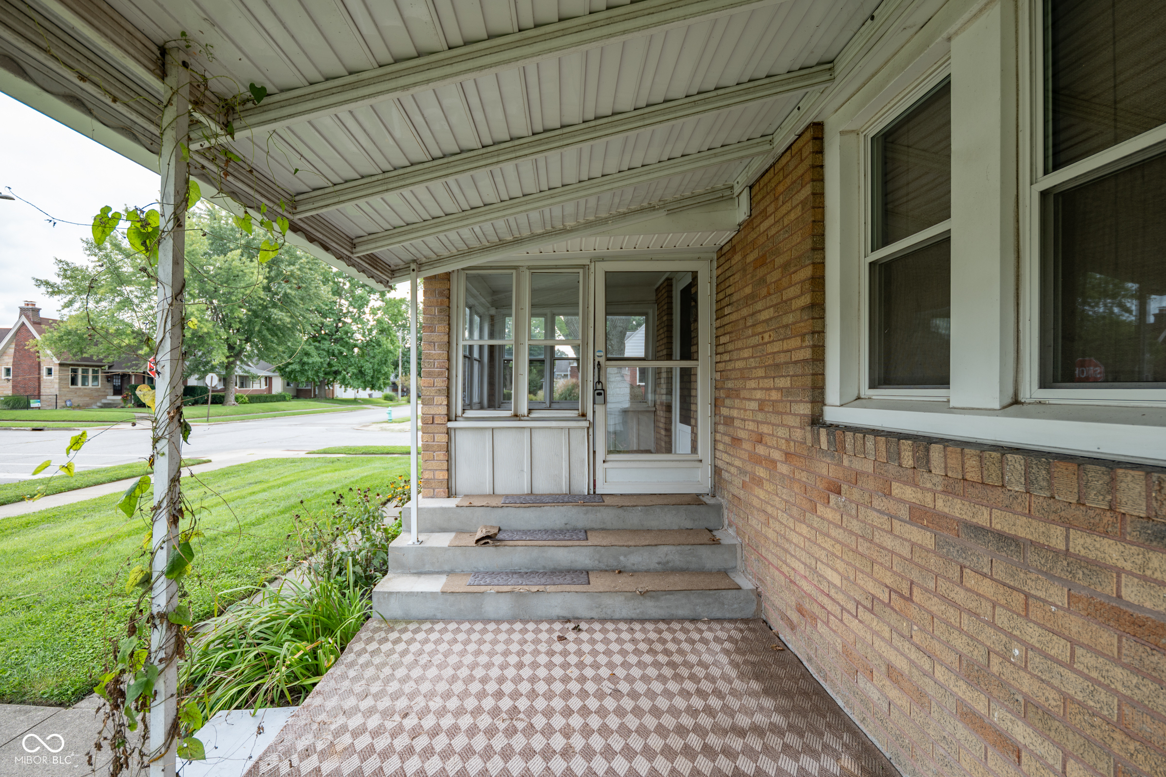1102 North Riley Avenue Indianapolis, IN 46201 - Photo 3 of 31 Gallery Image 3