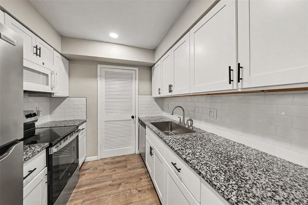 9208 North Connechusett Road, Unit D Tampa, FL 33617 - Photo 10 of 28