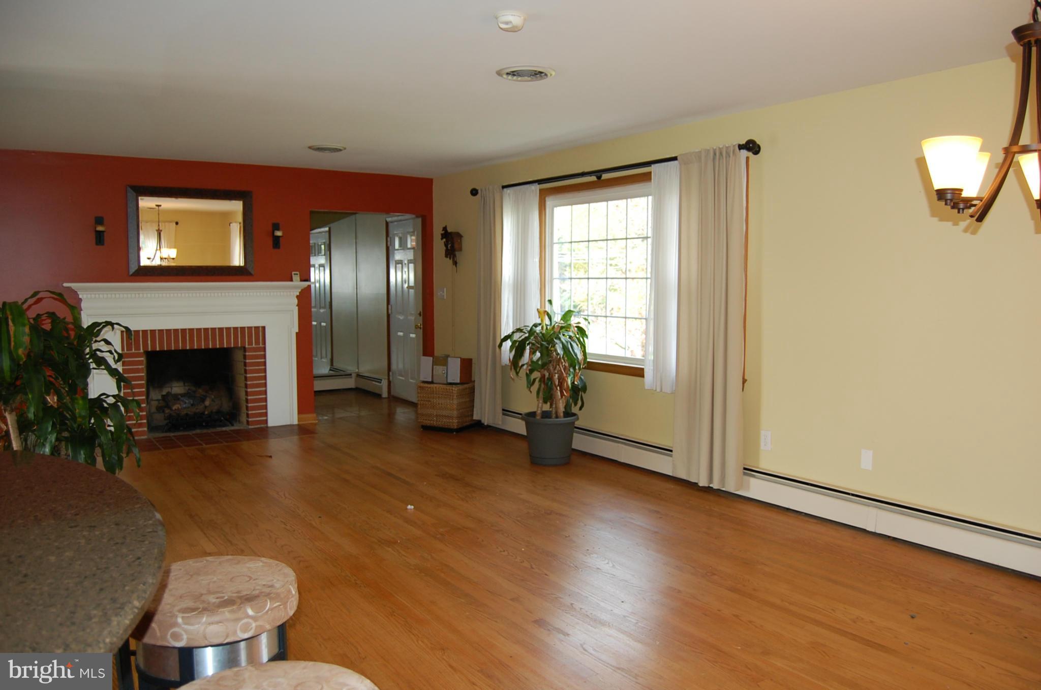 25201 Woodfield Road Damascus, MD 20872 - Photo 13 of 24 Interior (General)
