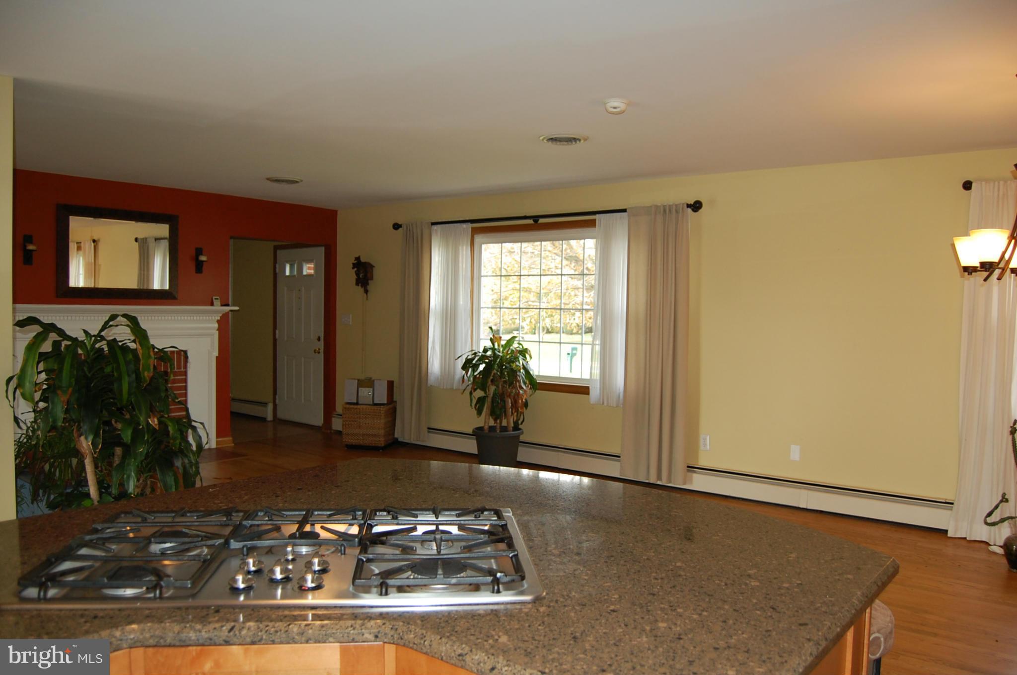 25201 Woodfield Road Damascus, MD 20872 - Photo 16 of 24 Kitchen