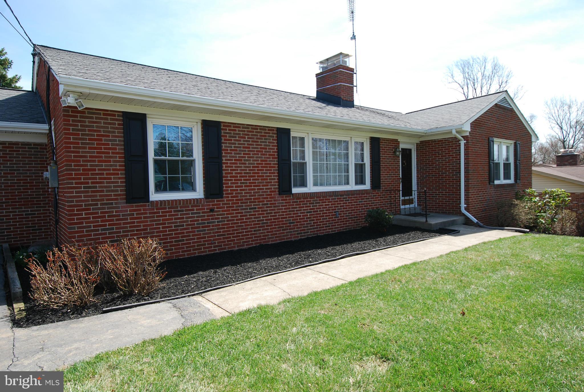 25201 Woodfield Road Damascus, MD 20872 - Photo 17 of 24 Exterior (Front)