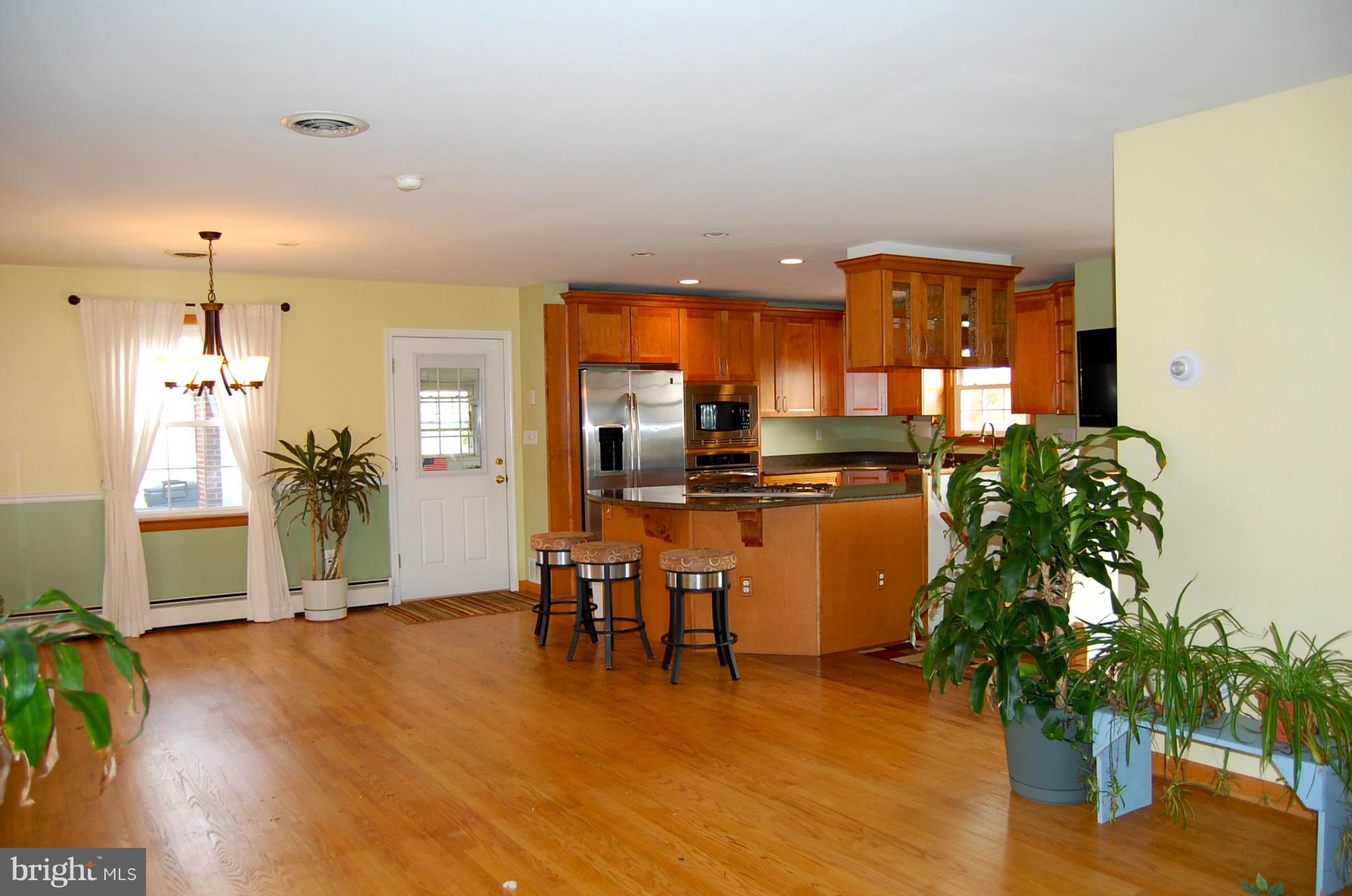 25201 Woodfield Road Damascus, MD 20872 - Photo 5 of 24 Interior (General)
