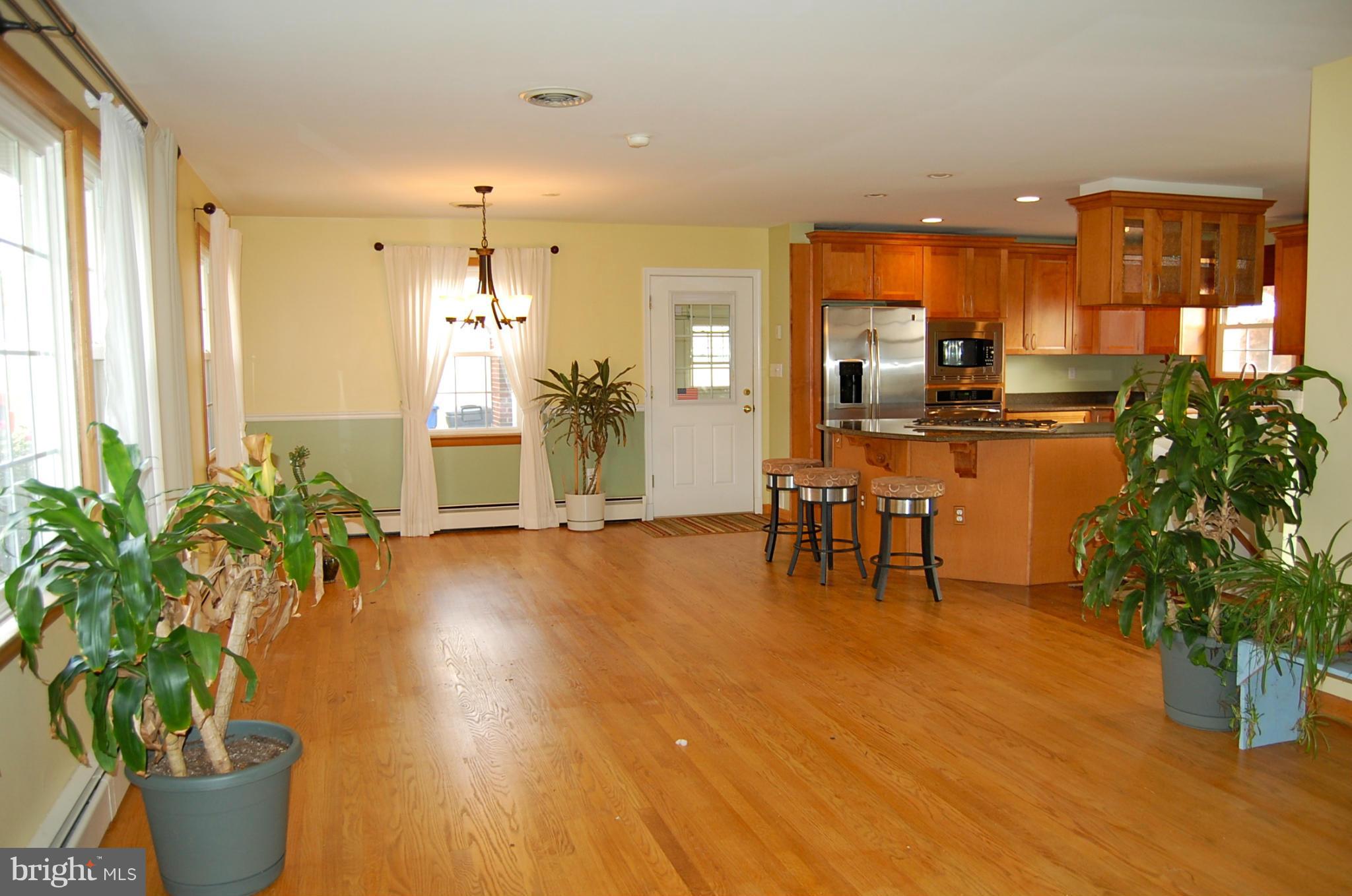 25201 Woodfield Road Damascus, MD 20872 - Photo 8 of 24 Interior (General)