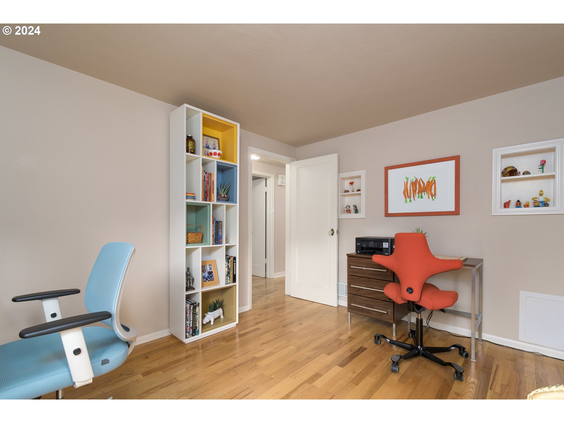 2614 Van Ness Street Eugene, OR 97403 - Photo 18 of 38 a workspace with furniture and wooden floor