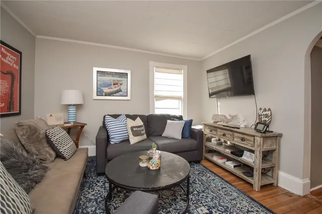 $3,400 | 16 Vaughan Avenue, Unit 2, Newport, RI 02840