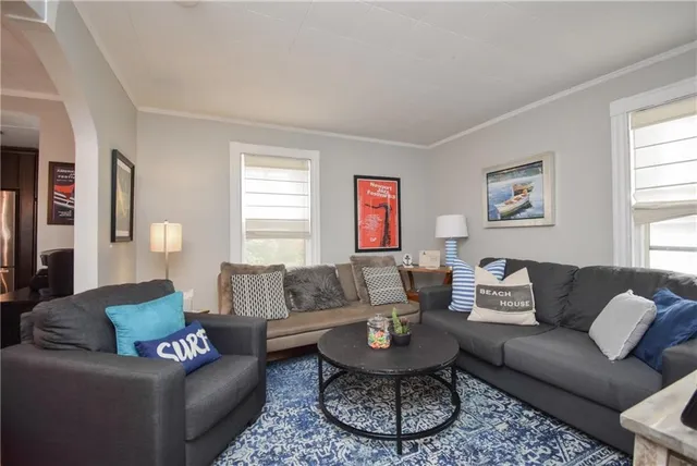$3,400 | 16 Vaughan Avenue, Unit 2, Newport, RI 02840