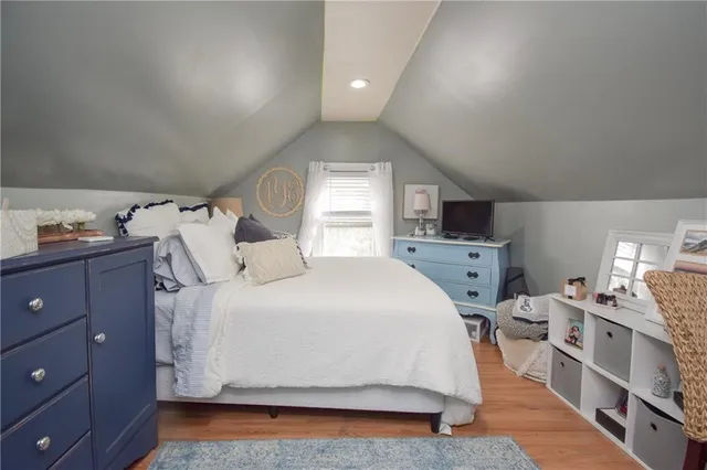 $3,400 | 16 Vaughan Avenue, Unit 2, Newport, RI 02840