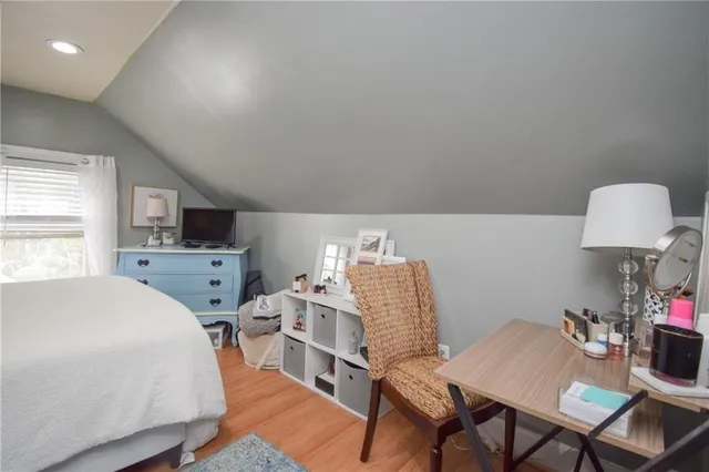 $3,400 | 16 Vaughan Avenue, Unit 2, Newport, RI 02840