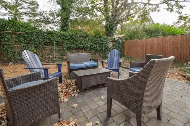 $3,400 | 16 Vaughan Avenue, Unit 2, Newport, RI 02840