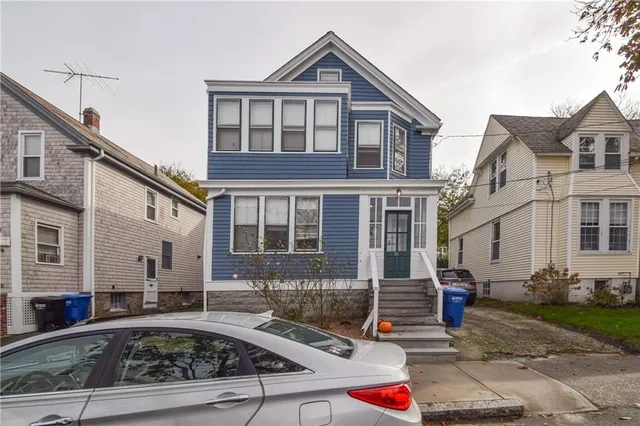 $3,400 | 16 Vaughan Avenue, Unit 2, Newport, RI 02840