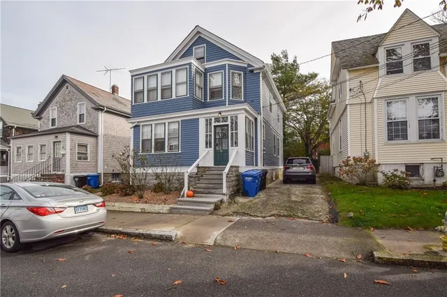 $3,400 | 16 Vaughan Avenue, Unit 2, Newport, RI 02840