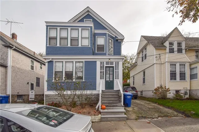 $3,400 | 16 Vaughan Avenue, Unit 2, Newport, RI 02840
