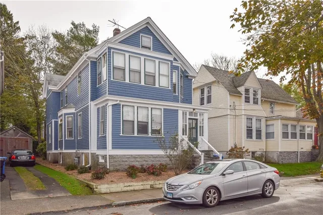 $3,400 | 16 Vaughan Avenue, Unit 2, Newport, RI 02840