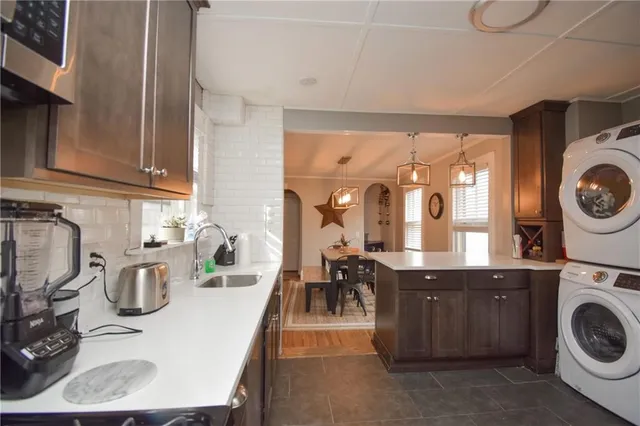 $3,400 | 16 Vaughan Avenue, Unit 2, Newport, RI 02840