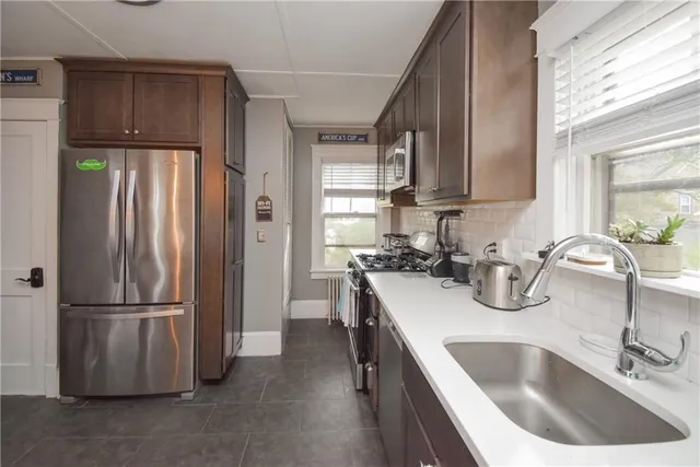 $3,400 | 16 Vaughan Avenue, Unit 2, Newport, RI 02840