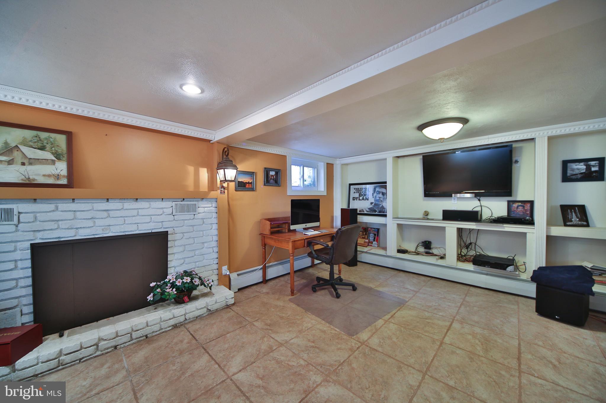 2931 Snake Hill Road Doylestown, PA 18902 - Photo 19 of 33 Family Room
