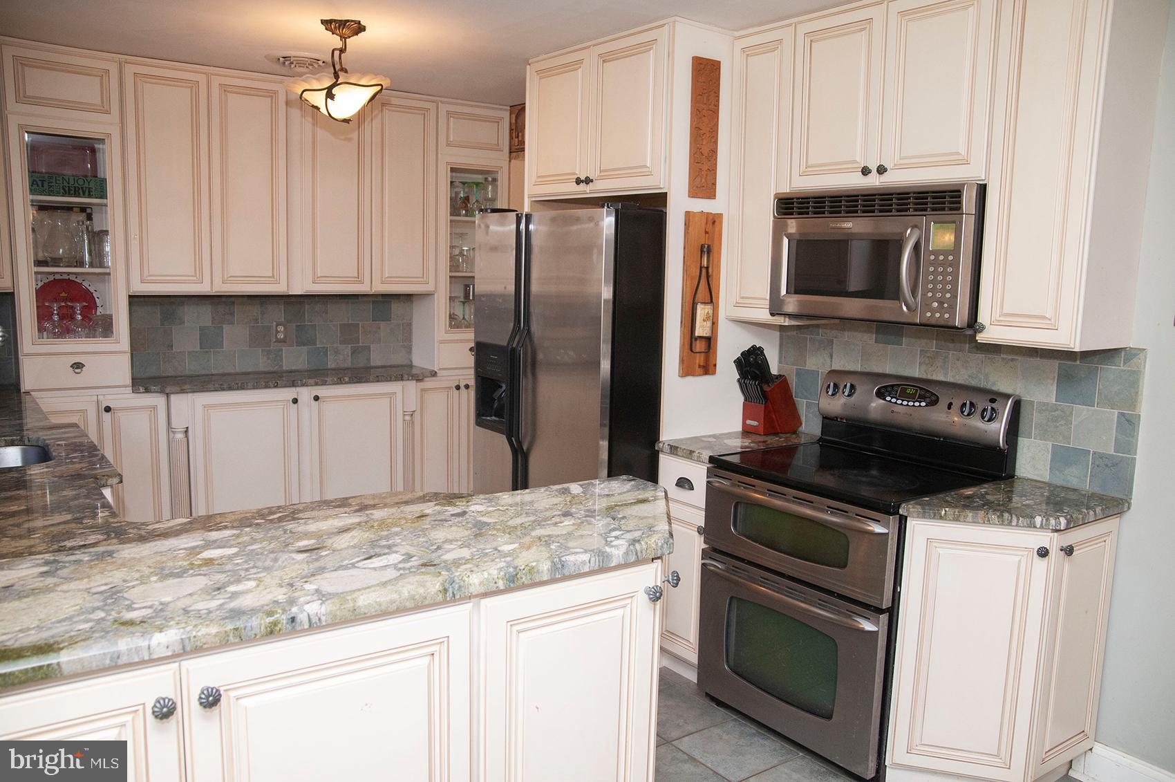 2931 Snake Hill Road Doylestown, PA 18902 - Photo 5 of 33 Kithen