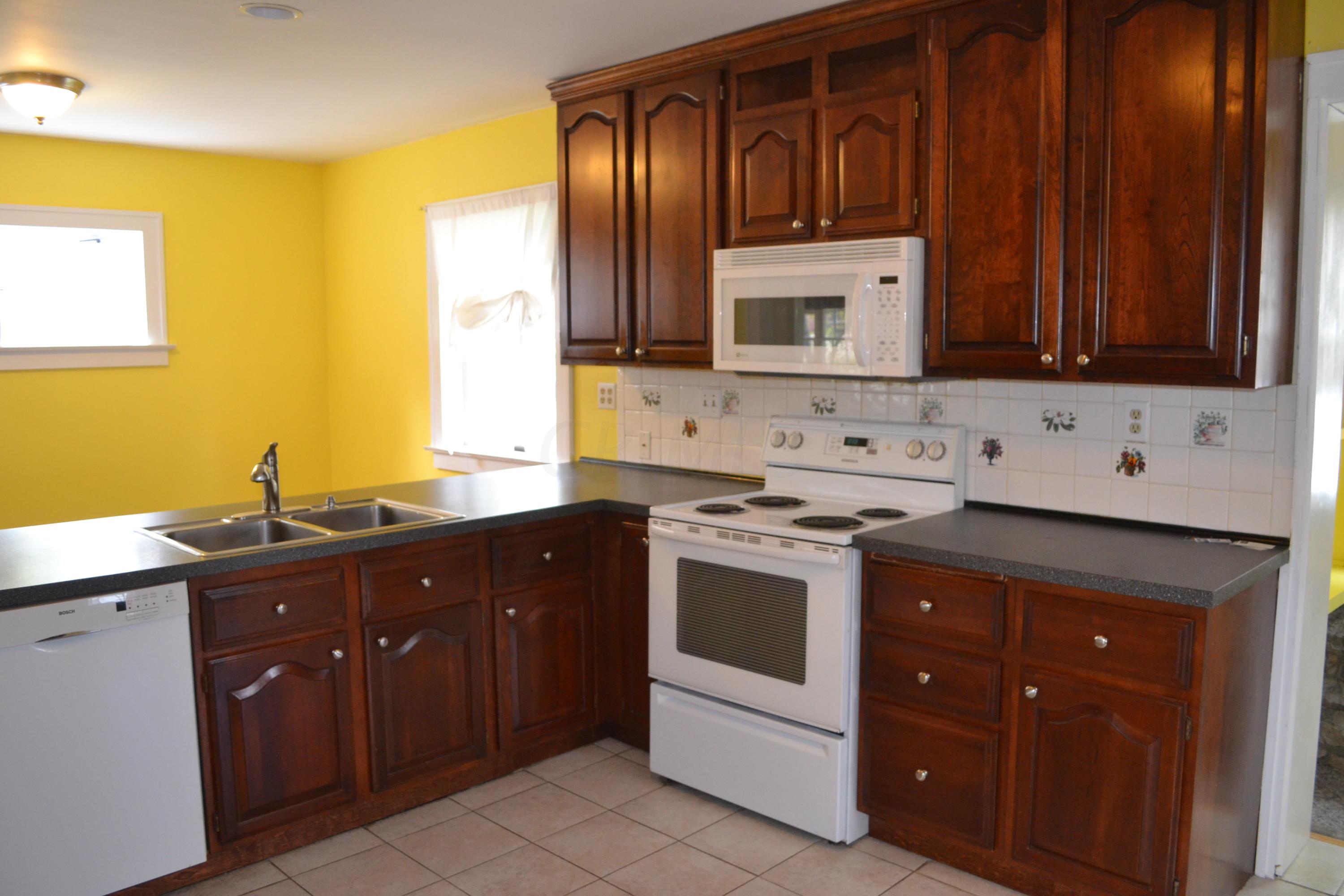 1699 Andover Road Columbus, OH 43212 - Photo 7 of 17