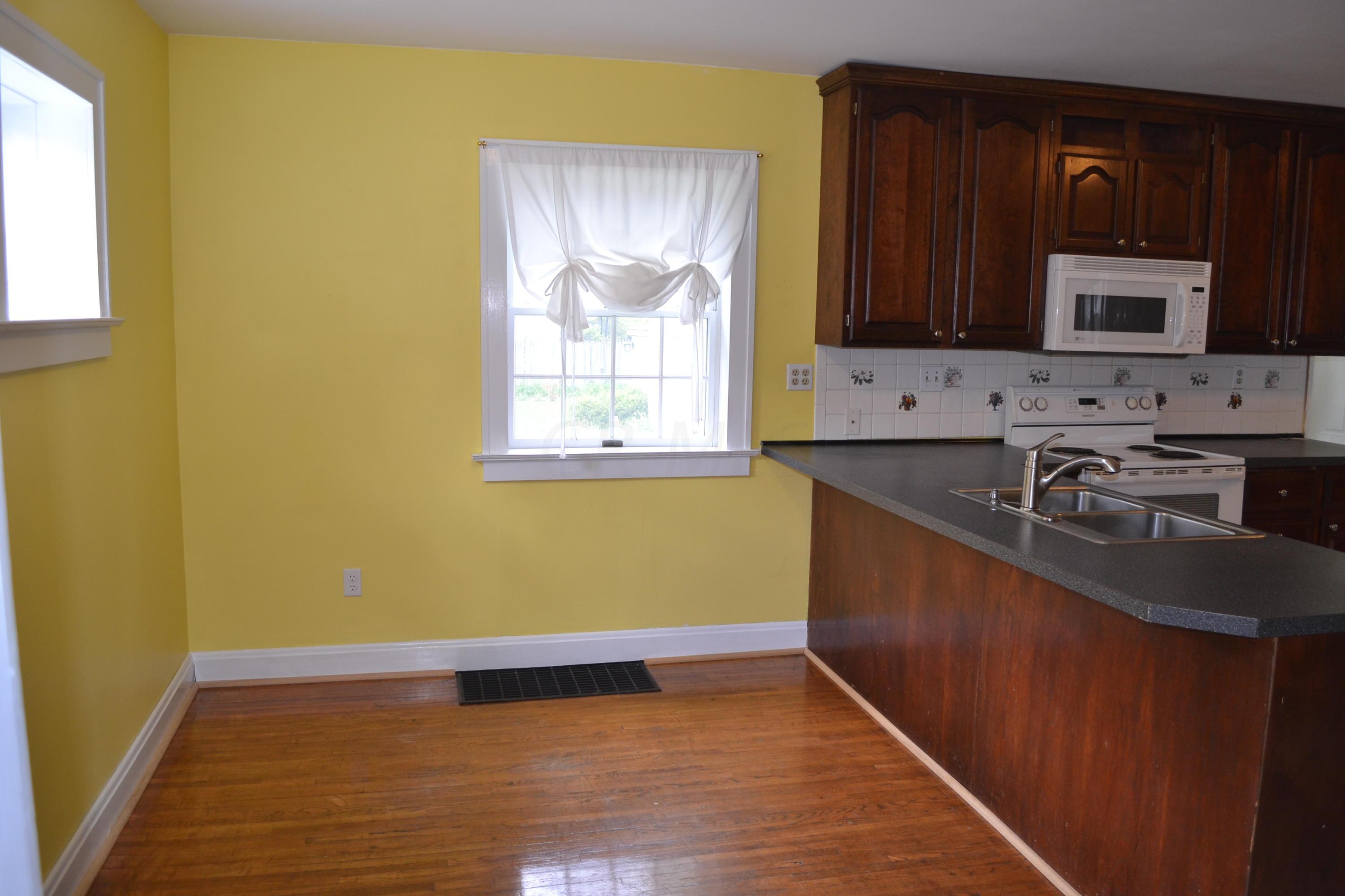 1699 Andover Road Columbus, OH 43212 - Photo 8 of 17