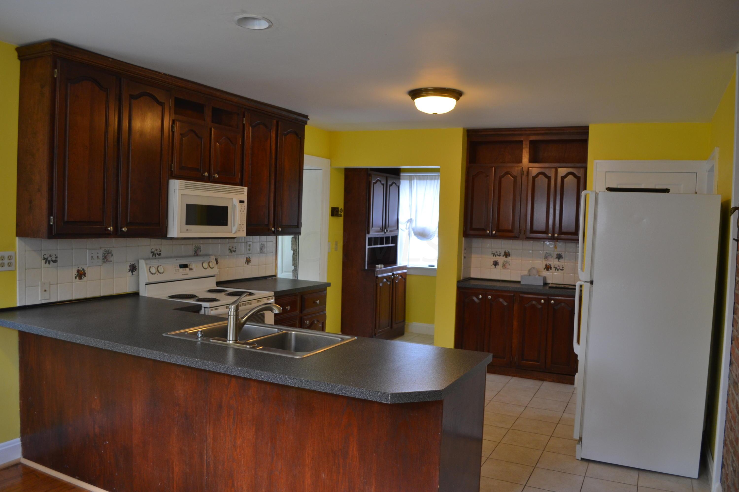 1699 Andover Road Columbus, OH 43212 - Photo 9 of 17