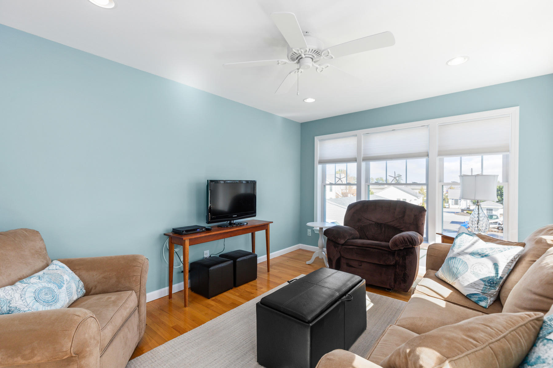 35 Barefoot Cottage Road, Unit 102 Wells, ME 04090 - Photo 10 of 38 Freshly painted seacoast colors.