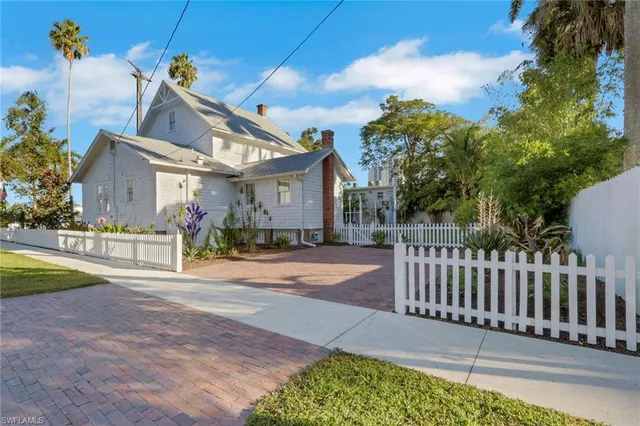 $938,880 | 2582 First Street, Fort Myers, FL 33901