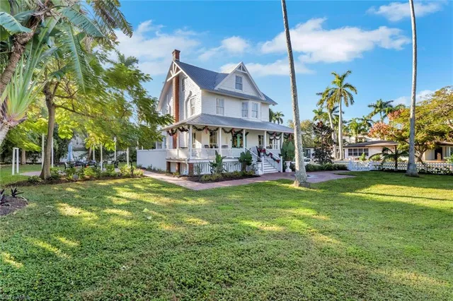 $938,880 | 2582 First Street, Fort Myers, FL 33901