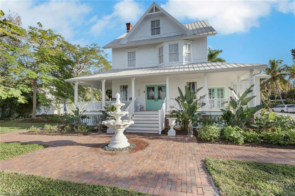 2582 First Street Fort Myers, FL 33901 - Photo 4 of 35 a front view of a house with garden