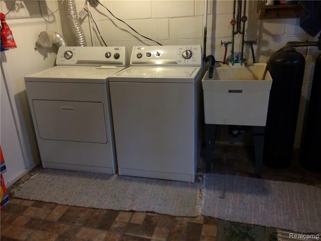 2214 Lone Tree Road Highland, MI 48357 - Photo 29 of 30 2214 Lone Tree - laundry .jpg