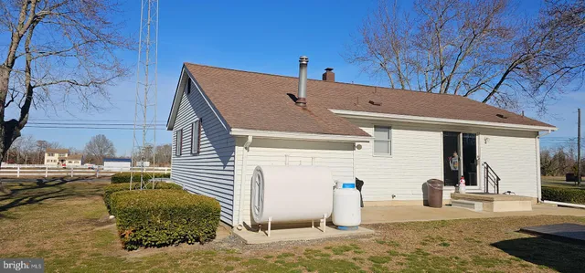 $450,000 | 393 Newport Neck Road, Newport, NJ 08345