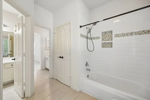 $949,000 | 23 Broadweather Place, The Woodlands, TX 77382