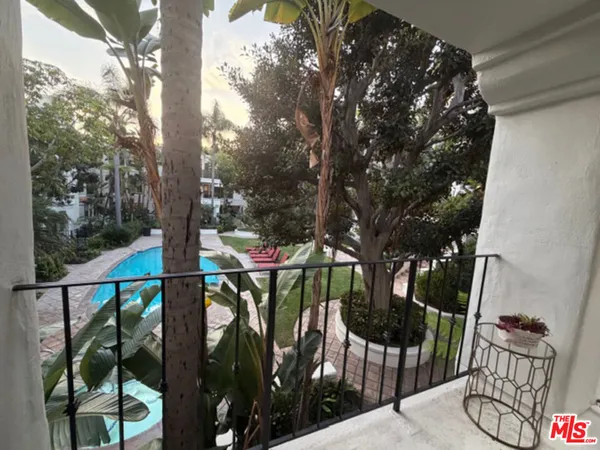 $8,723 | 555 South Barrington Avenue, Unit 223, Los Angeles, CA 90049
