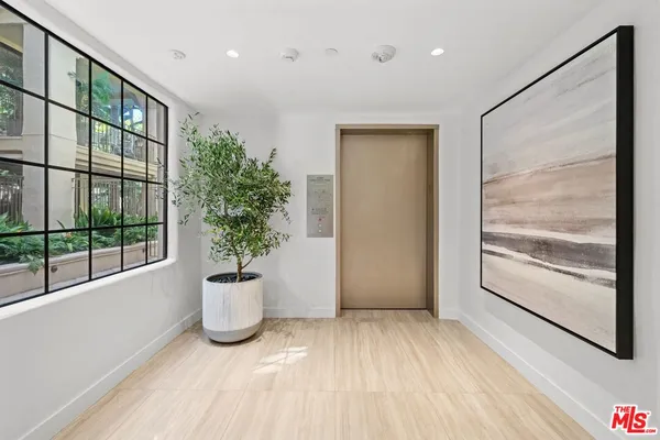 $8,723 | 555 South Barrington Avenue, Unit 223, Los Angeles, CA 90049