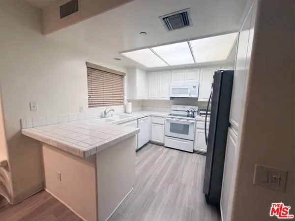 $8,723 | 555 South Barrington Avenue, Unit 223, Los Angeles, CA 90049