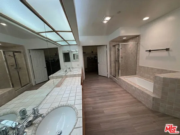 $8,723 | 555 South Barrington Avenue, Unit 223, Los Angeles, CA 90049