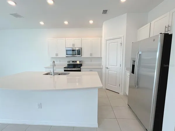 $2,150 | 11832 Glenside Terrace, Palmetto, FL 34221