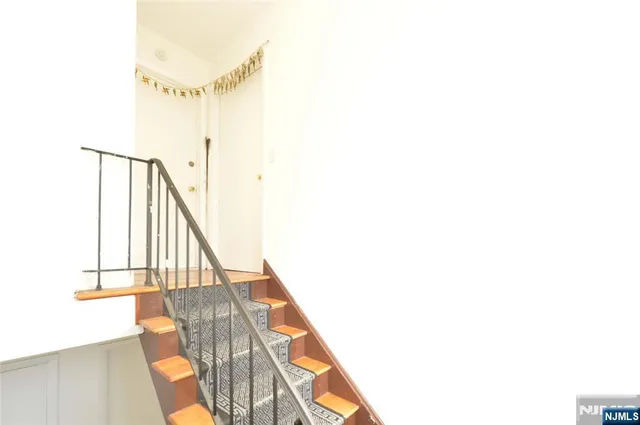 $3,250 | 100 Eastern Way, Rutherford, NJ 07070