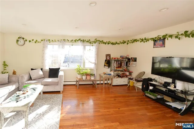 $3,250 | 100 Eastern Way, Rutherford, NJ 07070