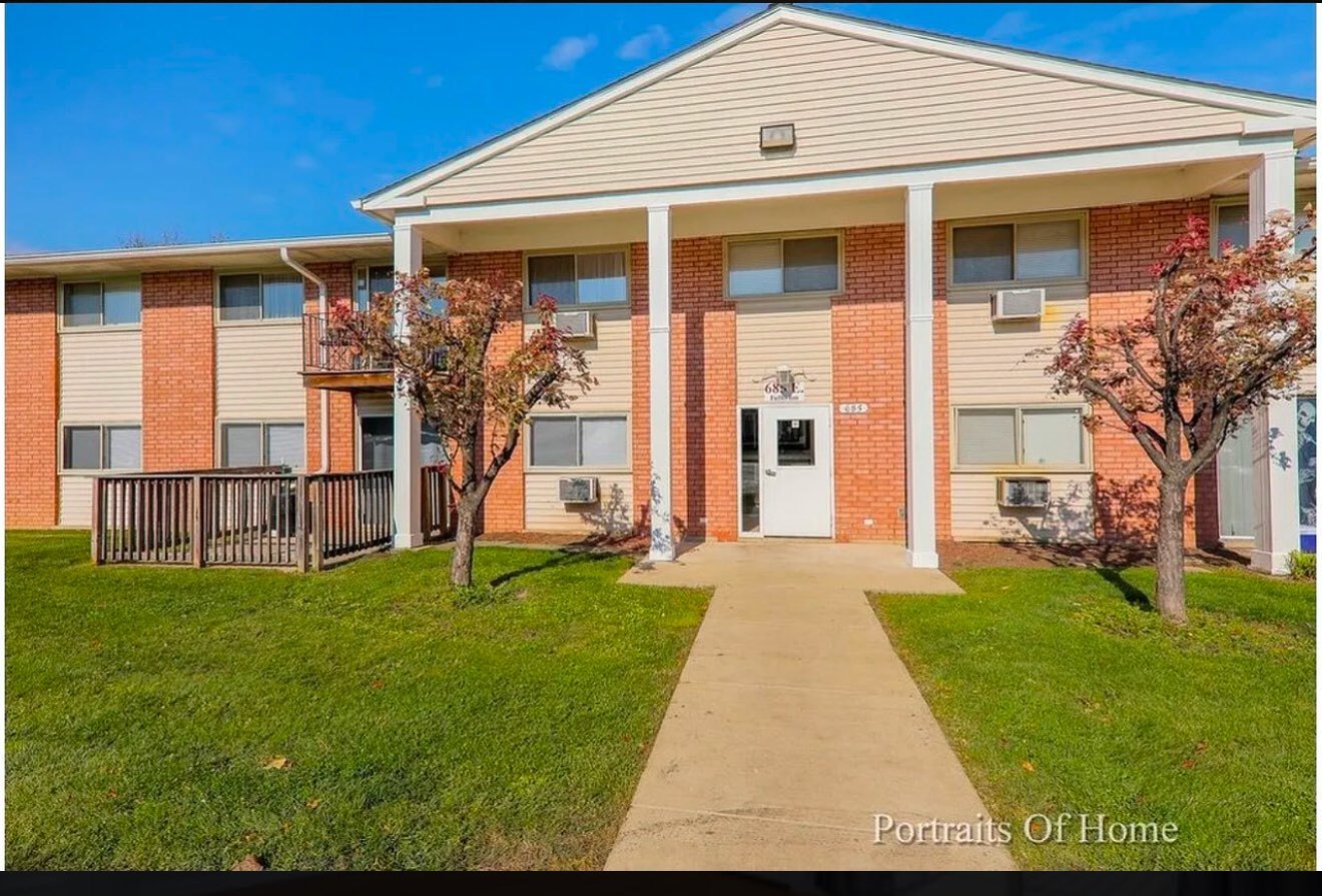 685 East Fullerton Avenue, Unit 201 Glendale Heights, IL 60139 - Photo 1 of 19